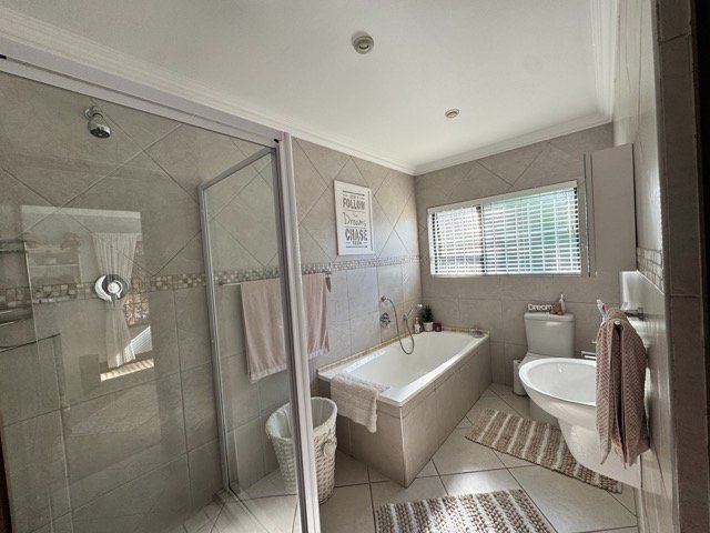 Spacious Family Home with Lush Garden, Pool & Separate Flatlet – Must see