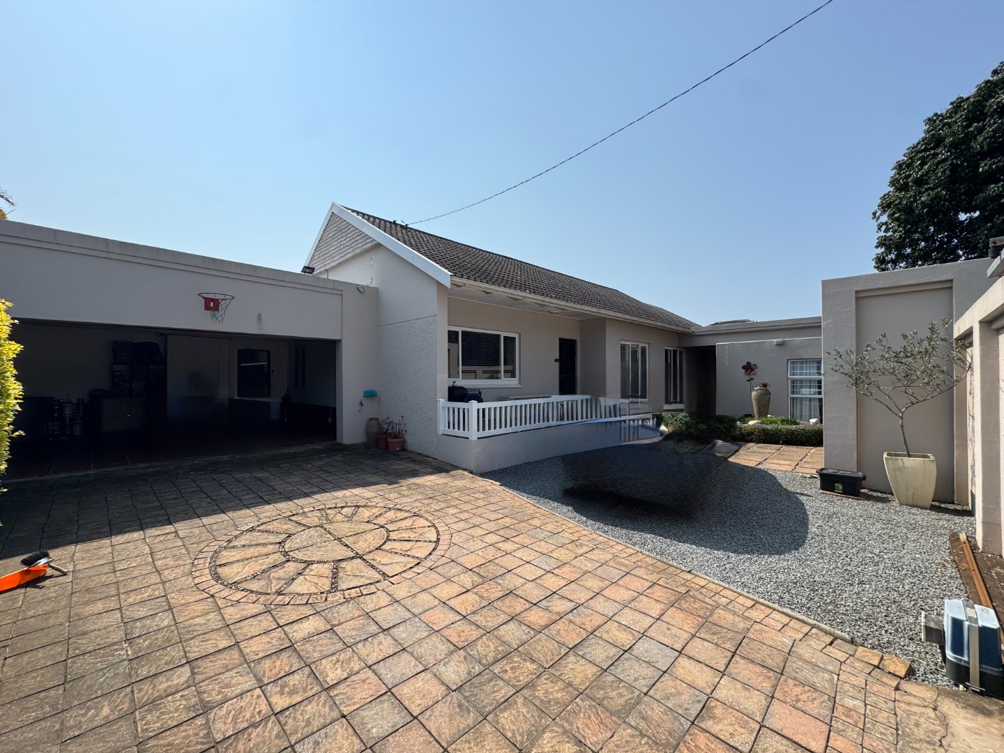 1 Income generating property in ideal area