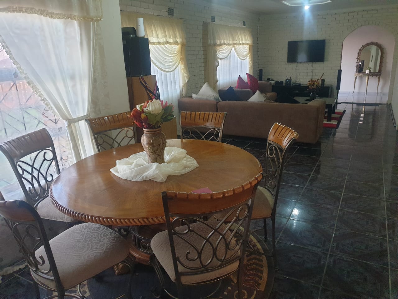9 Retirement Perfection! 4-Bed Home + Income-Generating Store, R15k/pm