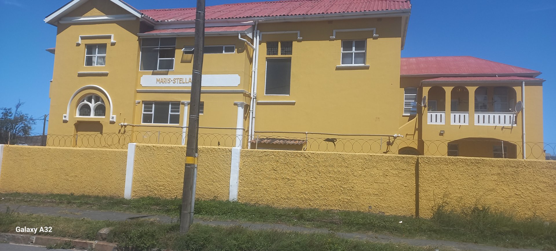 1 2-Bedroom Apartment in Prime Quigney – Investment Potential!
