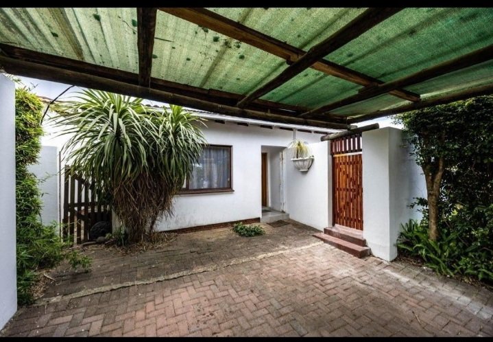 3 bedroom Apartment for sale in Beacon Bay