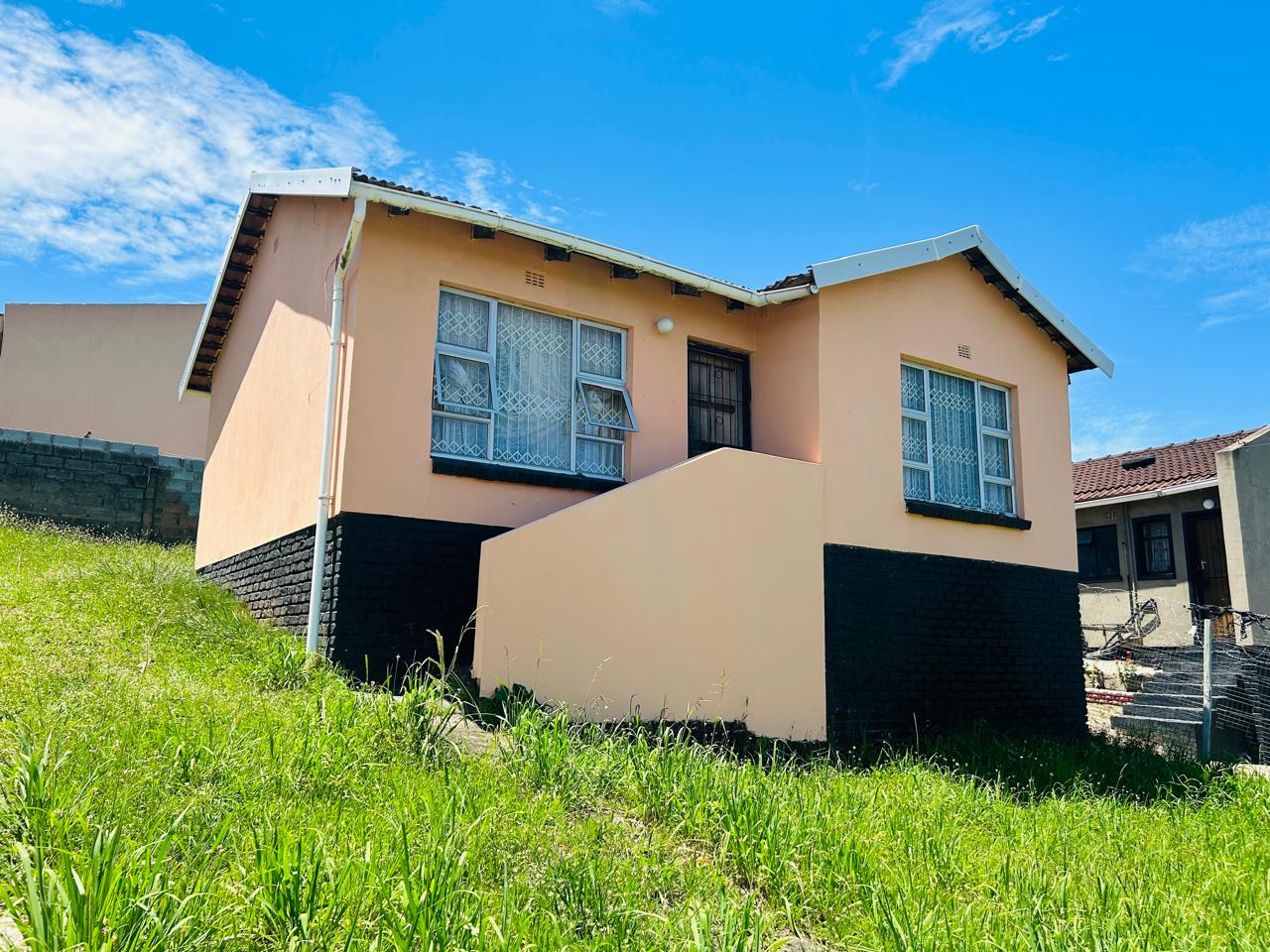 2 2 BEDROOM HOUSE IN NU17 MDANTSANE FOR SALE!