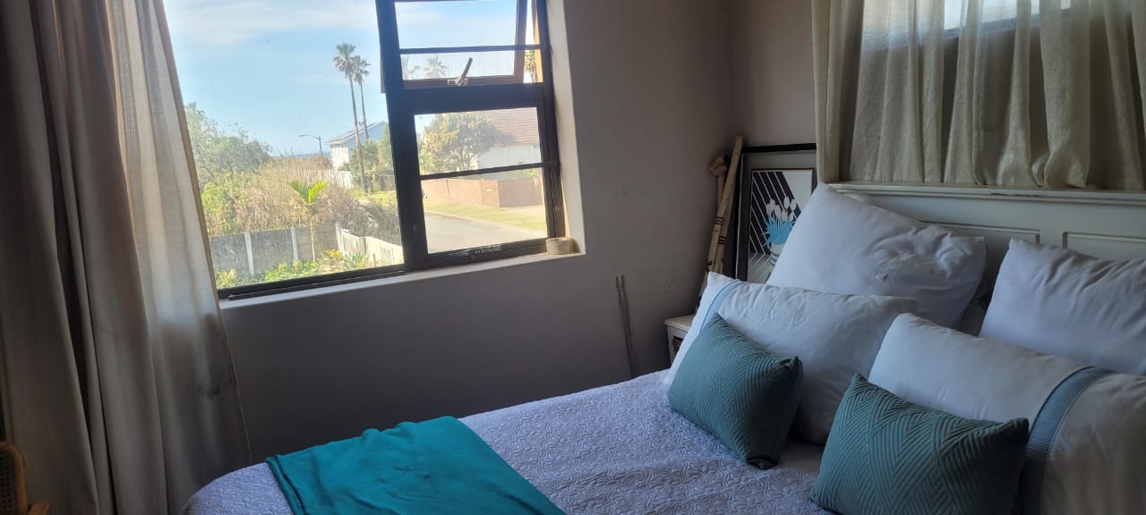 40 3 Bedroom House for Sale in Gonubie