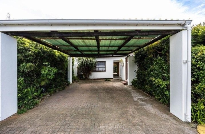 3 bedroom Apartment for sale in Beacon Bay