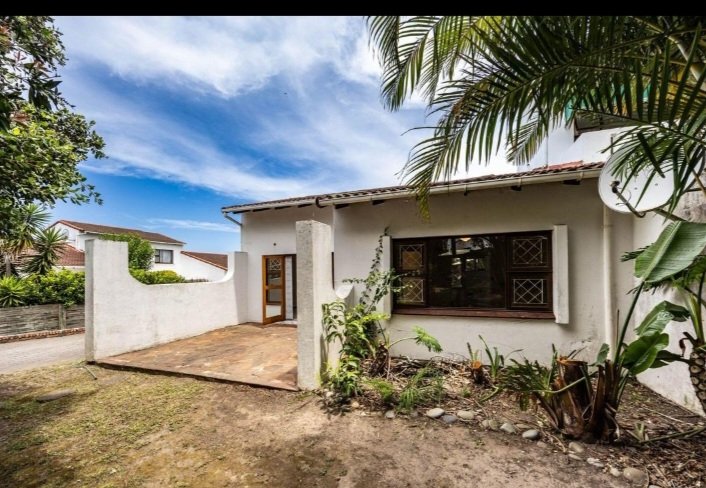 3 bedroom Apartment for sale in Beacon Bay