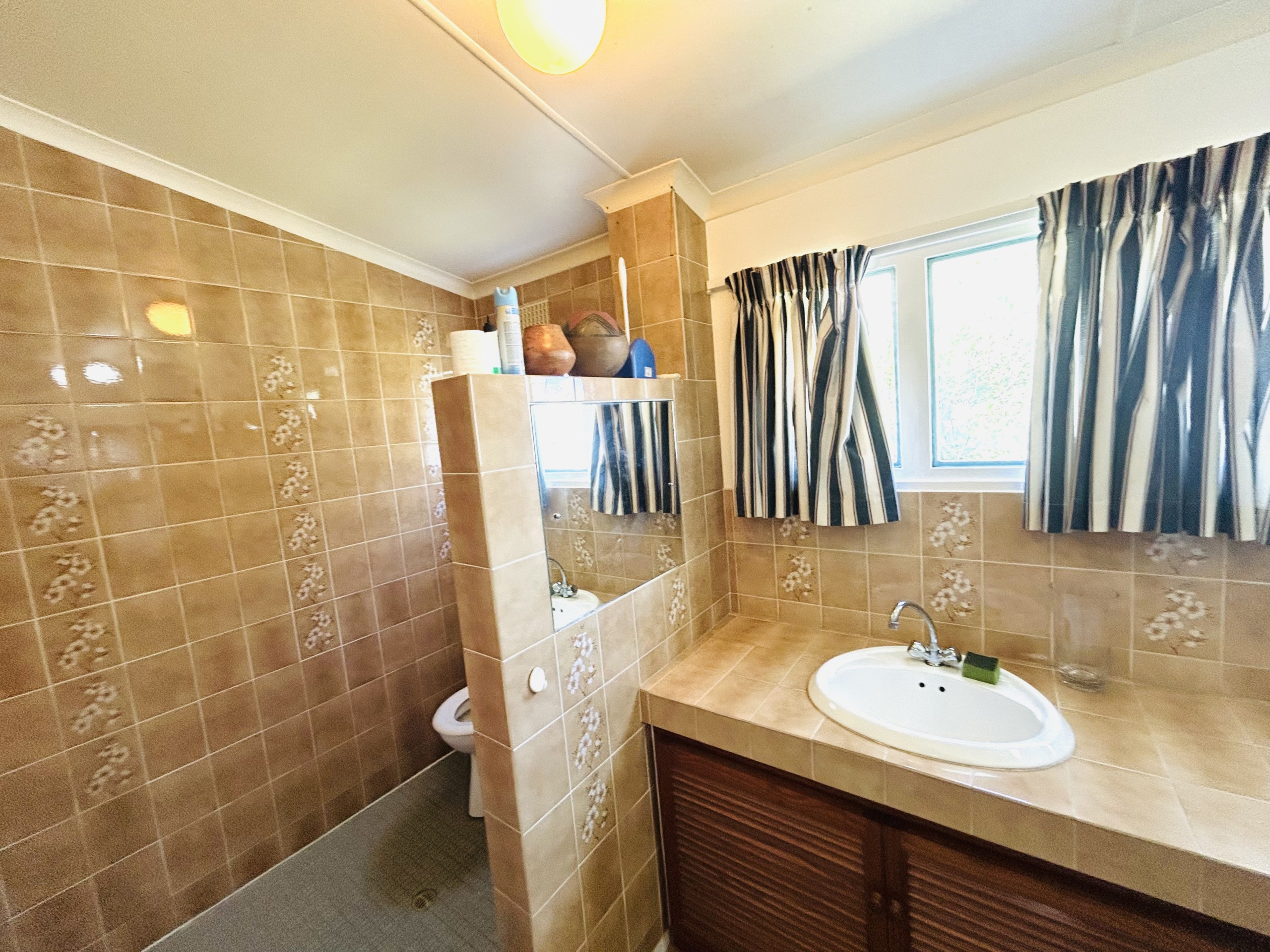 IMG_2296 4 Bedroom home for sale in Quigney!