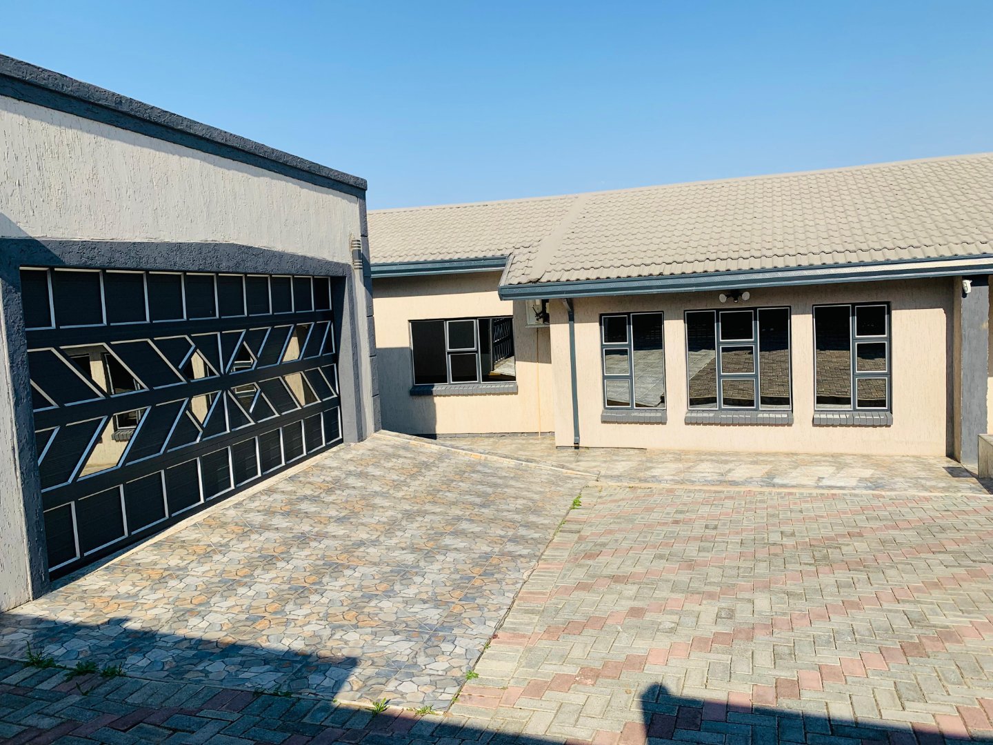 1 Elegant 4 Bedroom House for Grabs in KWT