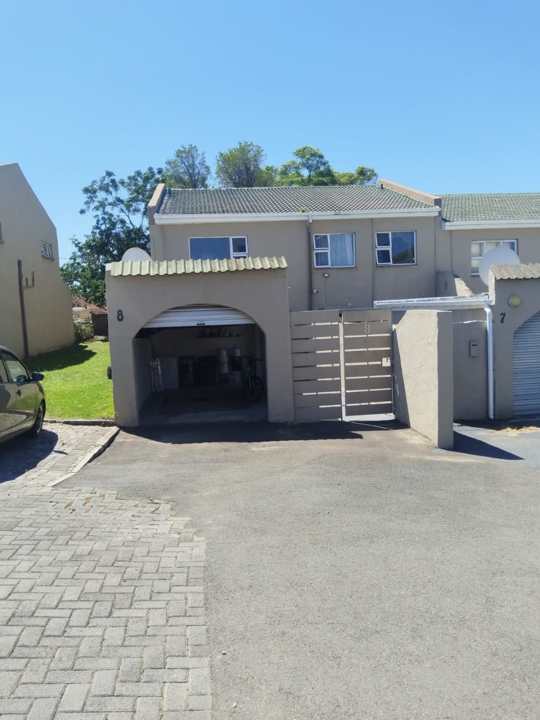 Modern Family Living in Mount Anne