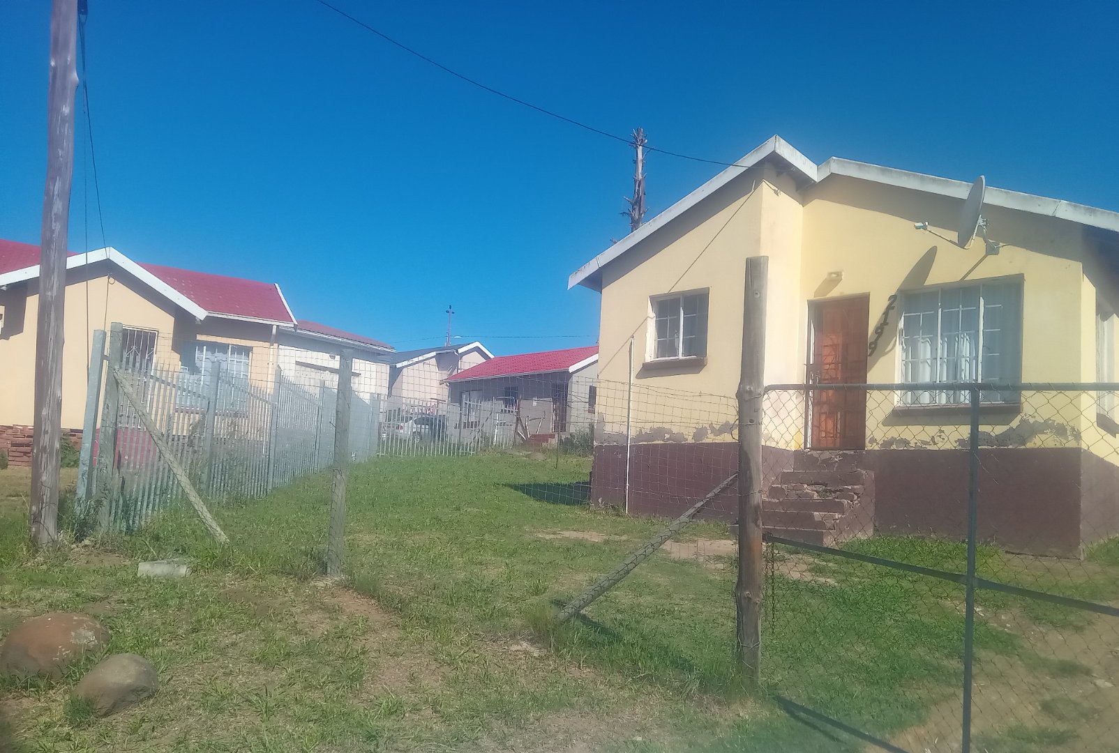 2 TWO BEDROOM HOUSE FOR SALE IN GOLF COURSE