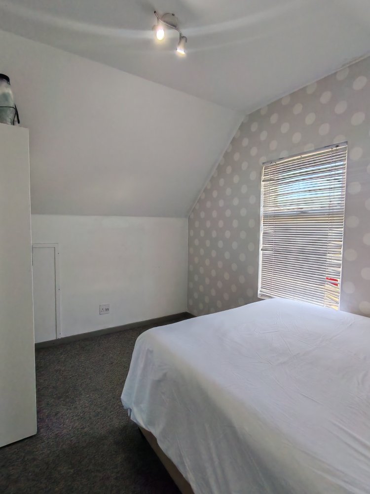 8 Beautiful, Neat and Modern townhouse for sale!!!