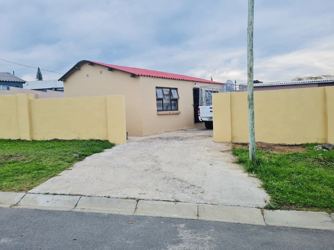 1 CHARMING 2 BEDROOM HOME – WELL MAINTAINED AND SECURED