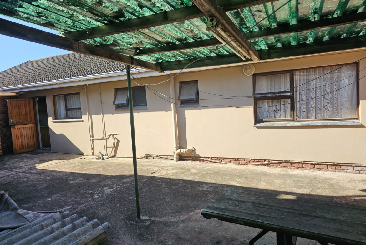Spacious Family Home with Granny Flat in a Prime Location