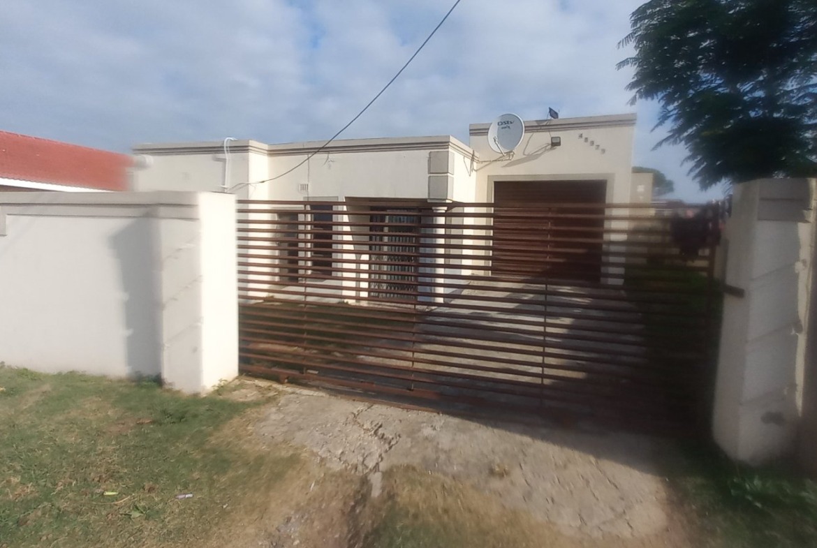 Prime Investment Opportunity in Amalinda Forest: 3-Bedroom House + 4 Income-Generating Flats!