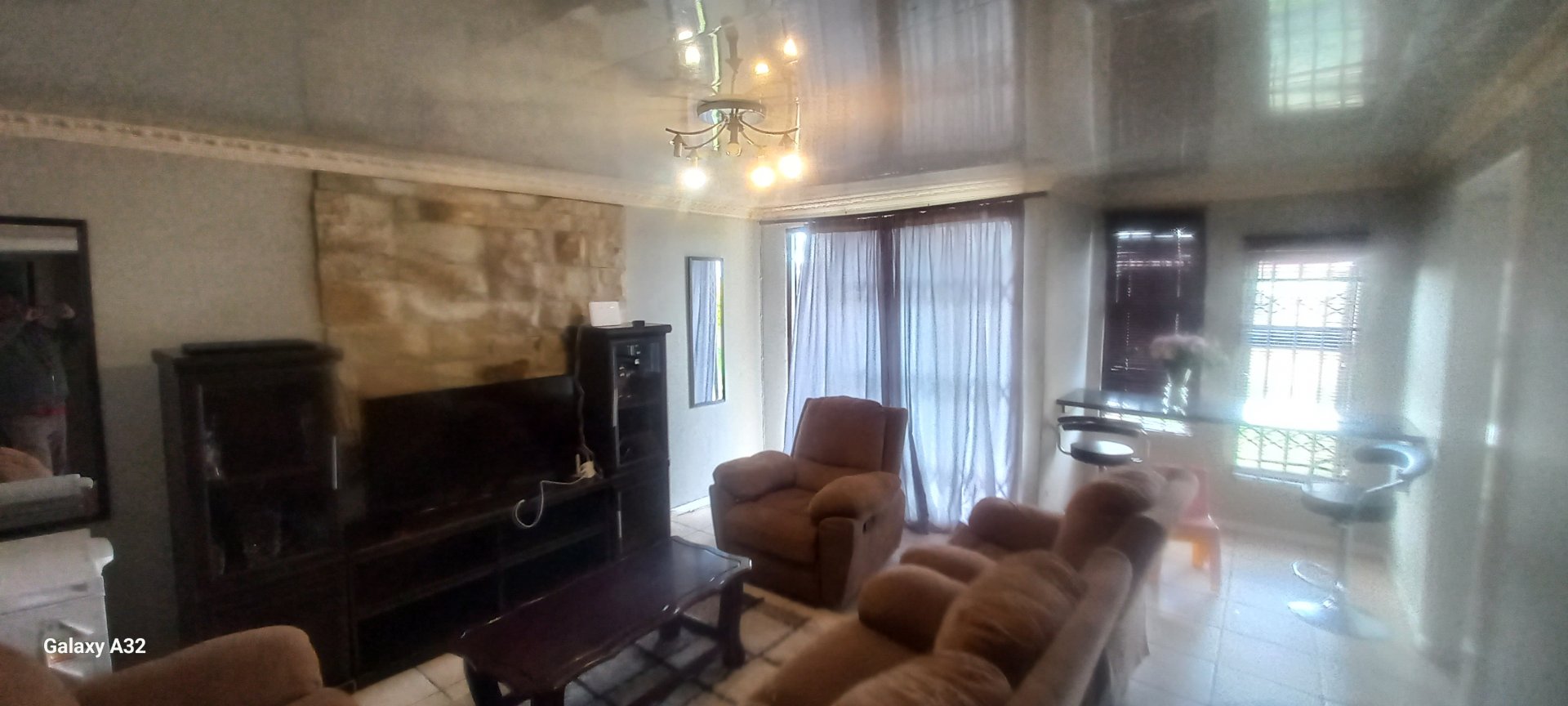 8 Prime Investment Opportunity in Amalinda Forest: 3-Bedroom House + 4 Income-Generating Flats!