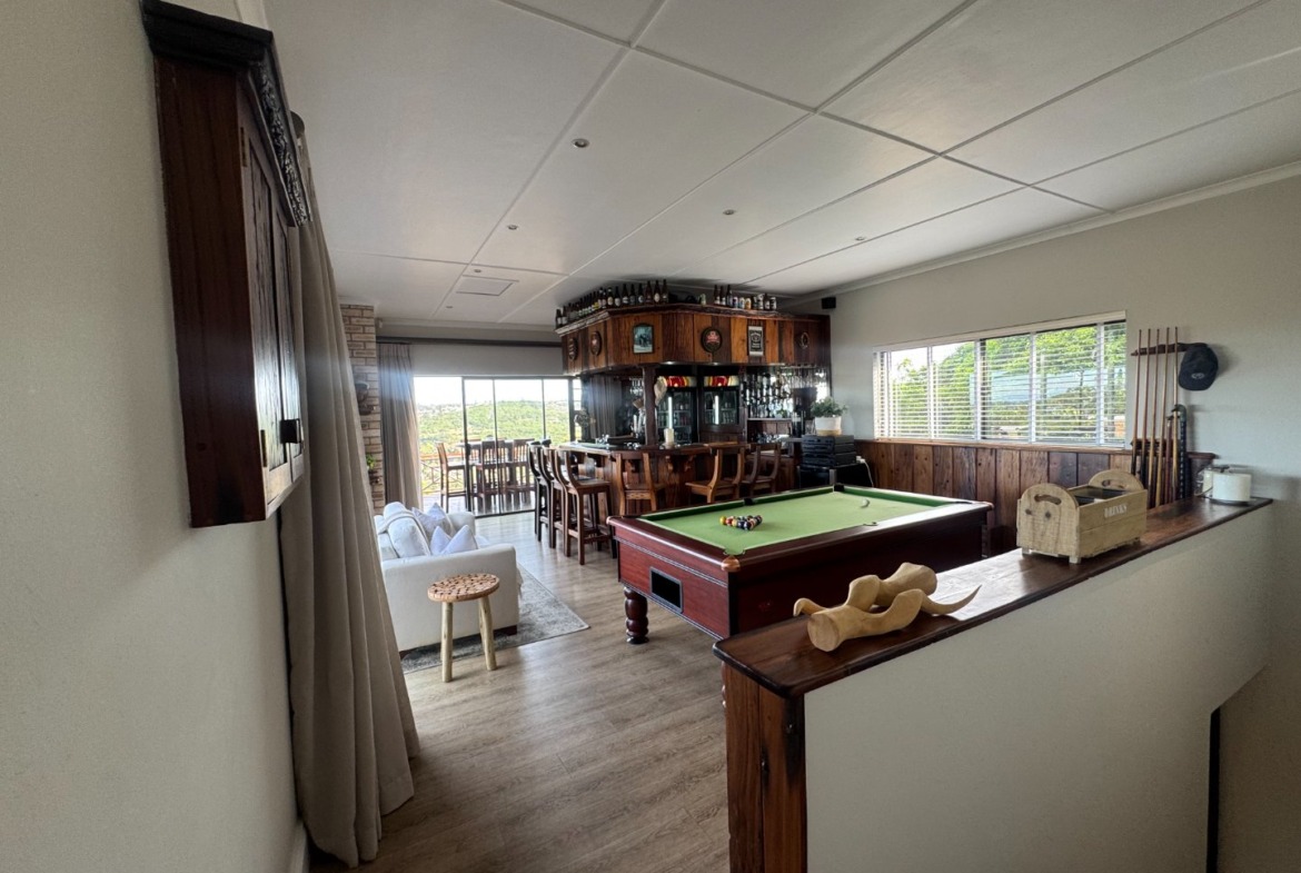 Luxurious Beacon Bay Family Home with Pool