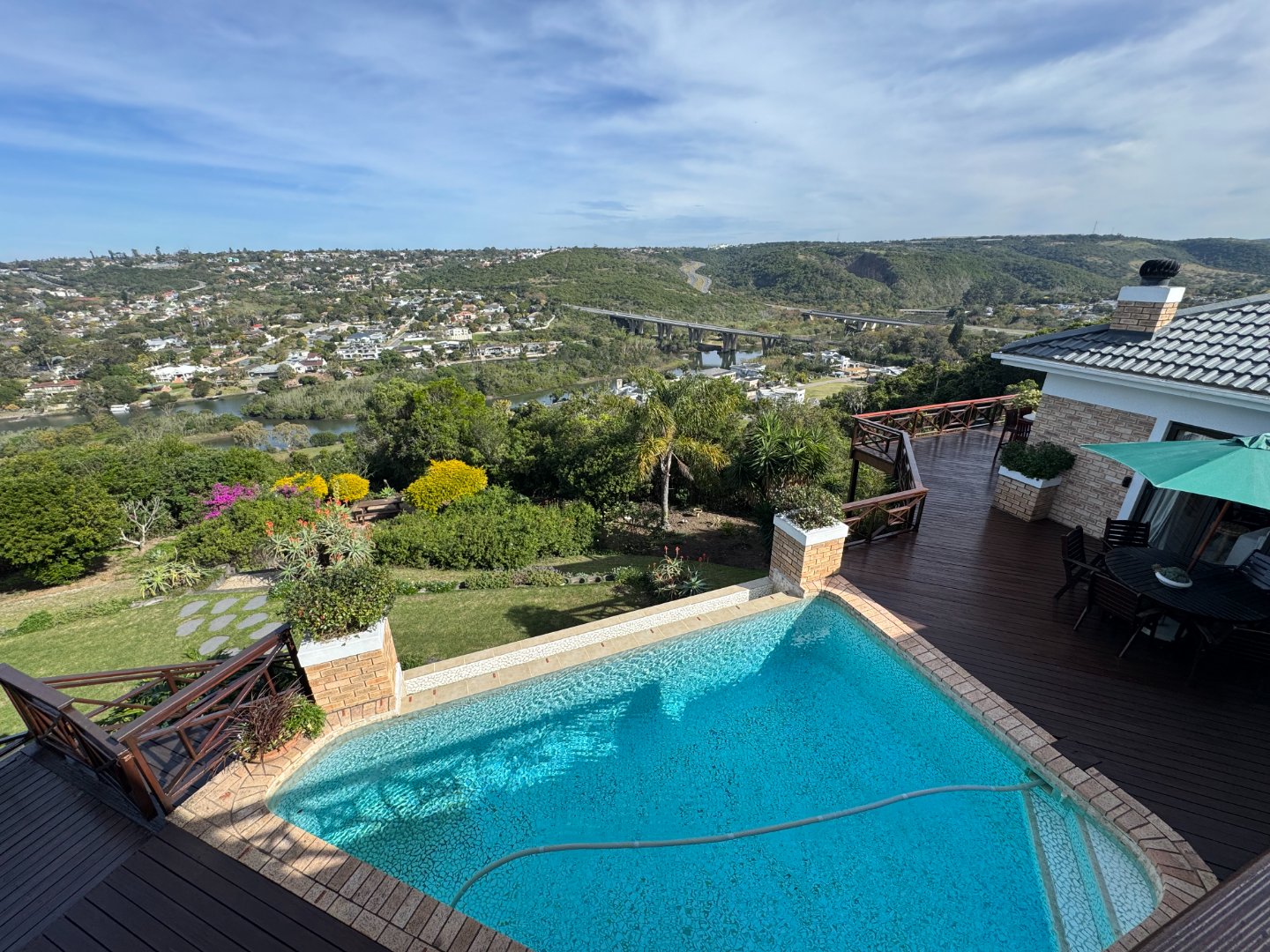 Luxurious Beacon Bay Family Home with Pool