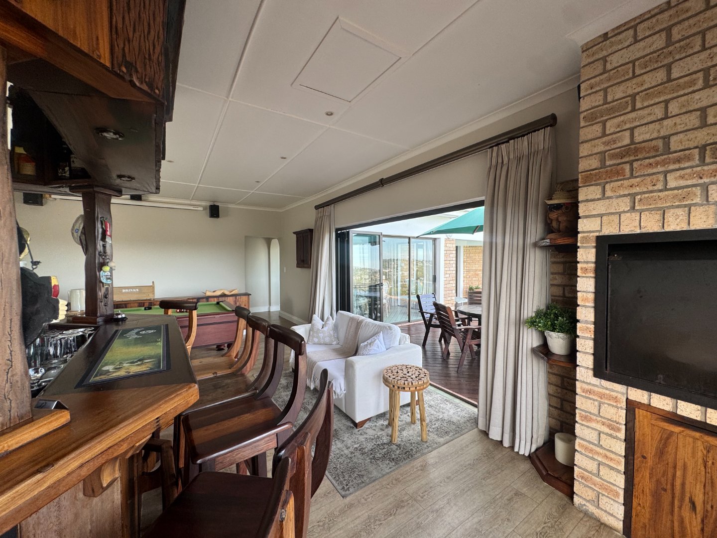 Luxurious Beacon Bay Family Home with Pool