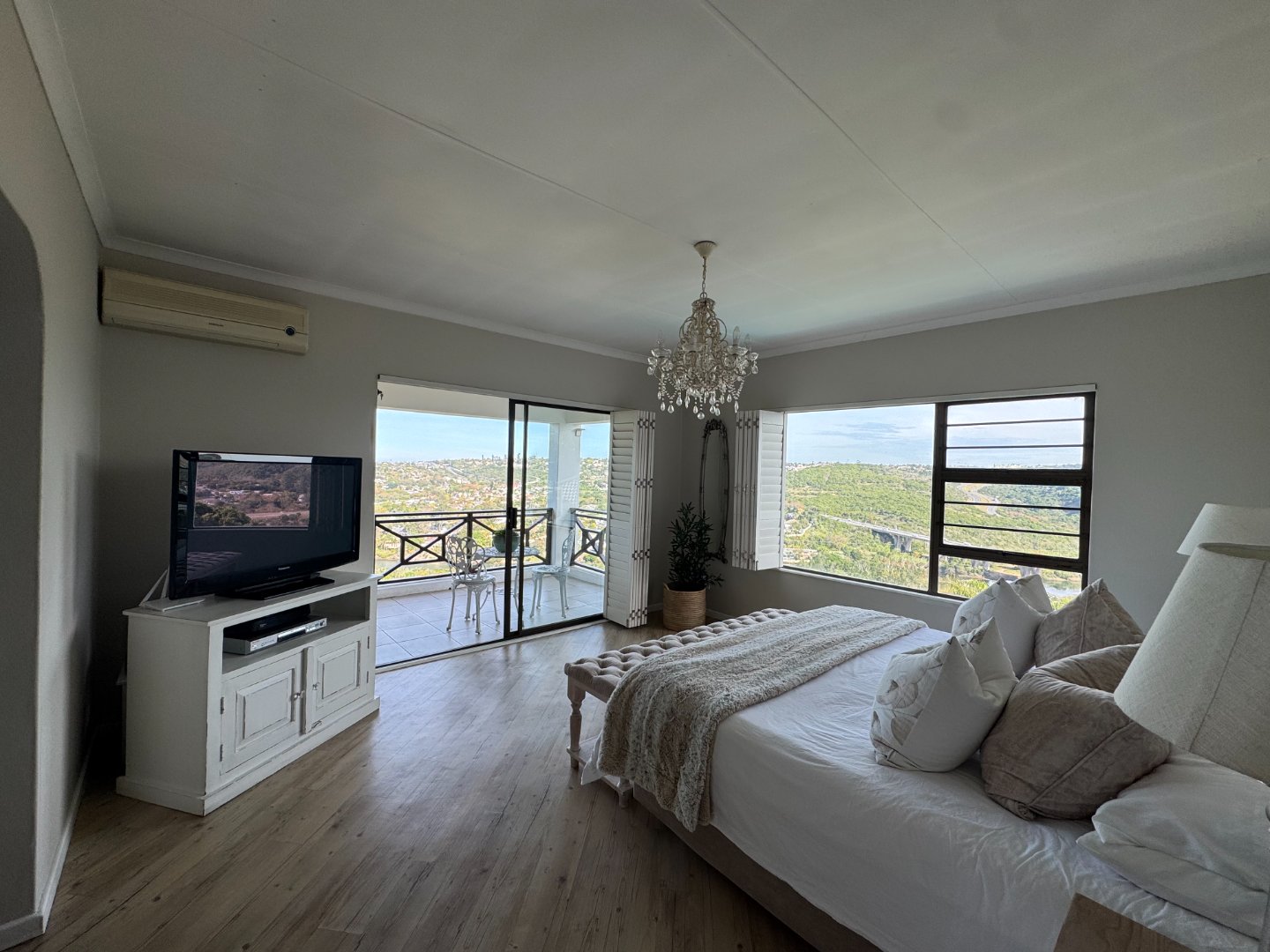 Luxurious Beacon Bay Family Home with Pool
