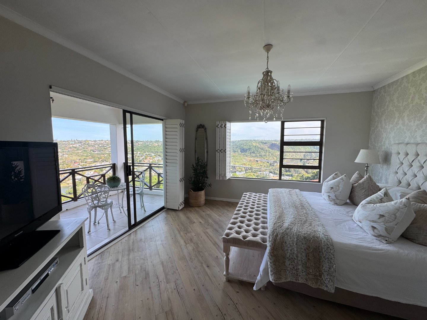 Luxurious Beacon Bay Family Home with Pool