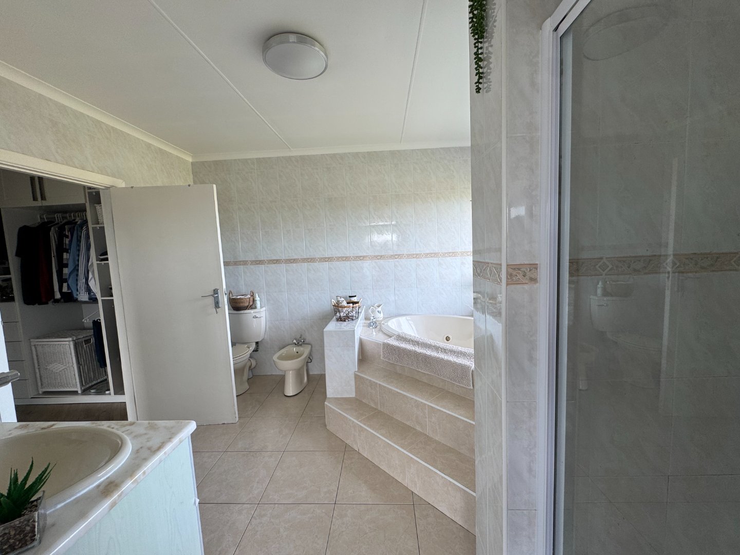 Luxurious Beacon Bay Family Home with Pool
