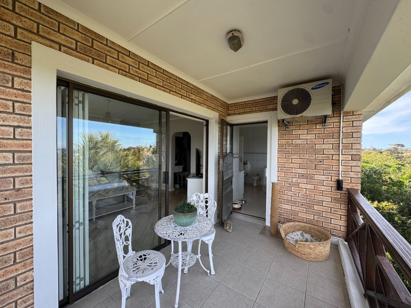 Luxurious Beacon Bay Family Home with Pool