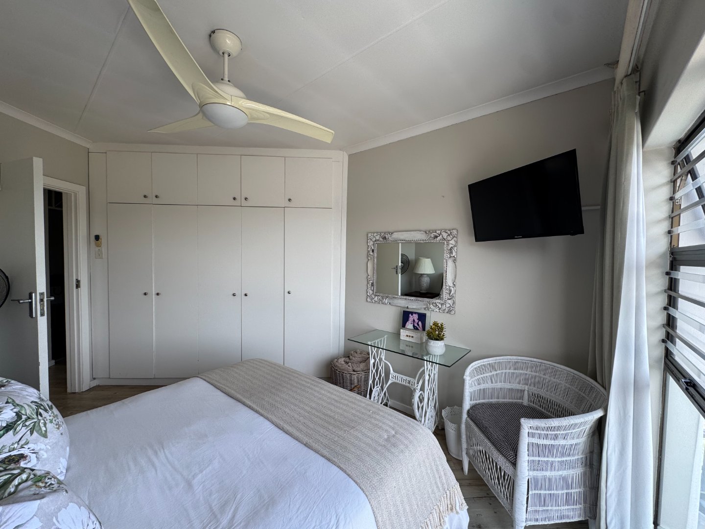Luxurious Beacon Bay Family Home with Pool