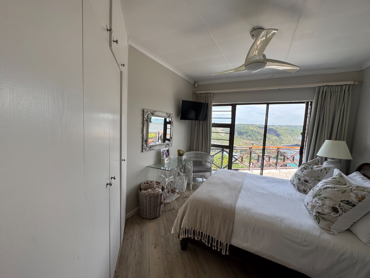 Luxurious Beacon Bay Family Home with Pool