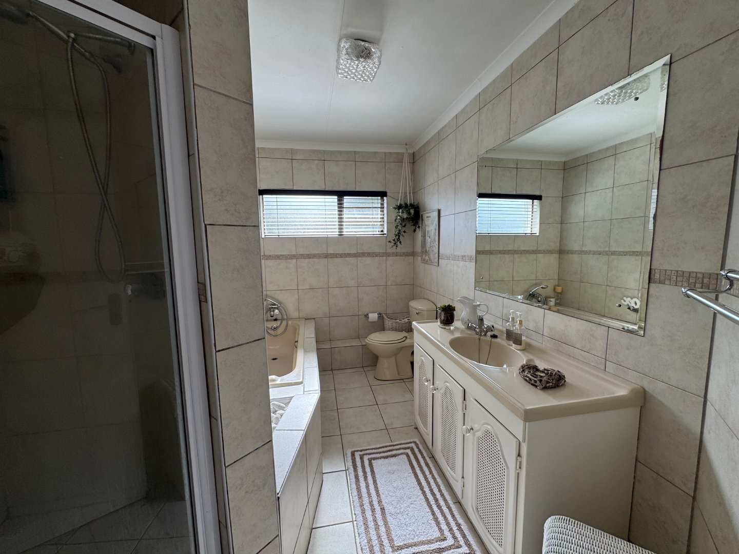 Luxurious Beacon Bay Family Home with Pool