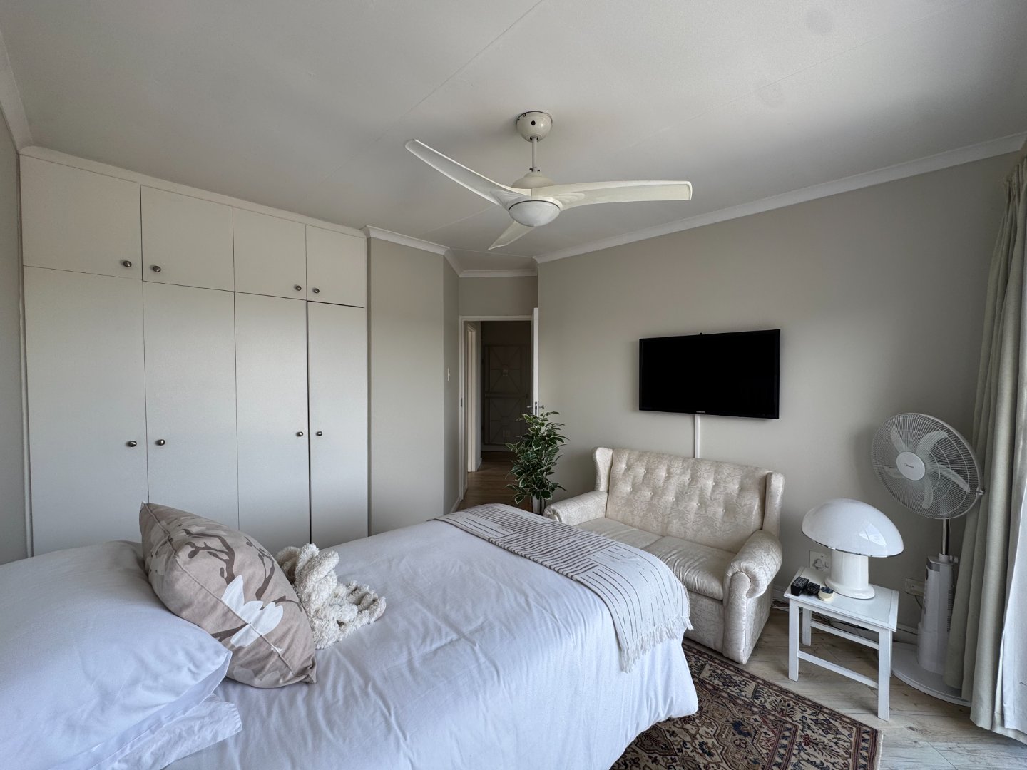 Luxurious Beacon Bay Family Home with Pool