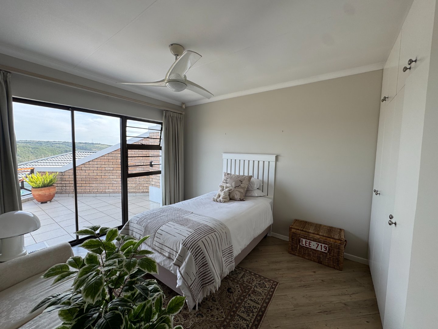 Luxurious Beacon Bay Family Home with Pool