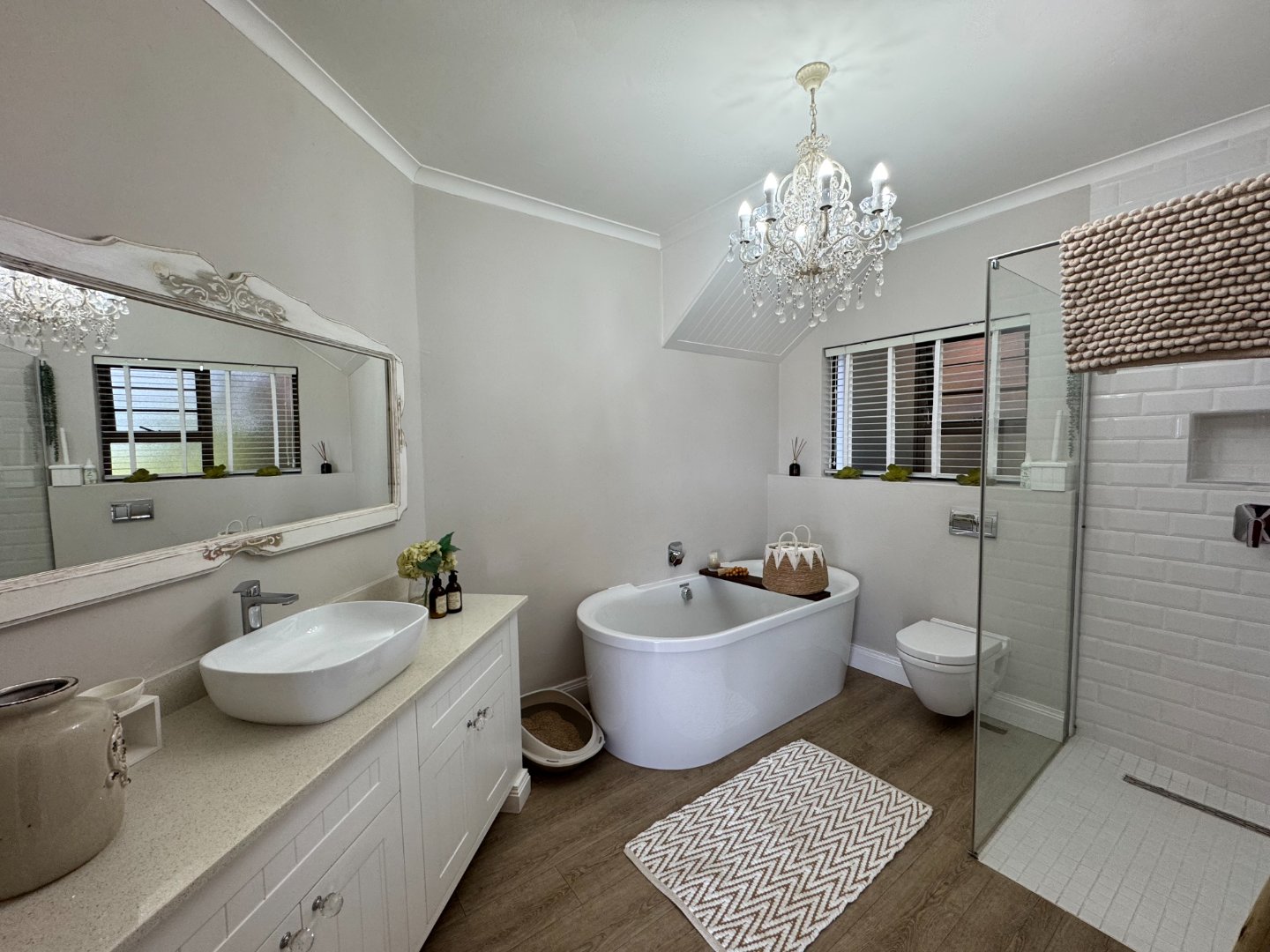 Luxurious Beacon Bay Family Home with Pool