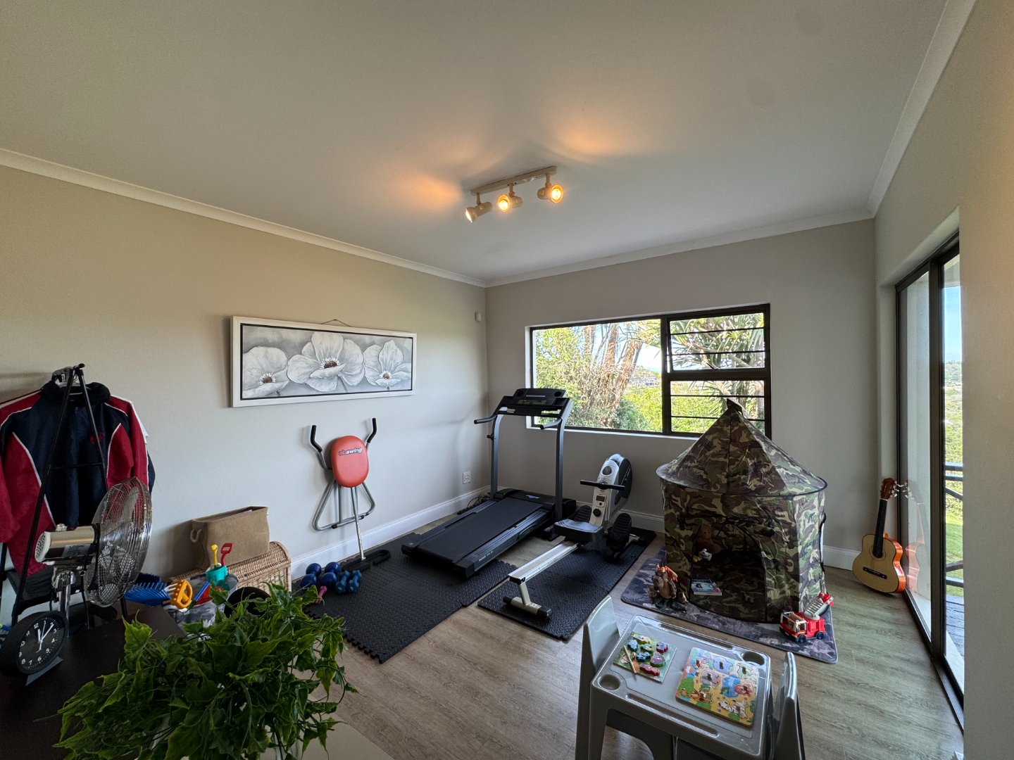 Luxurious Beacon Bay Family Home with Pool