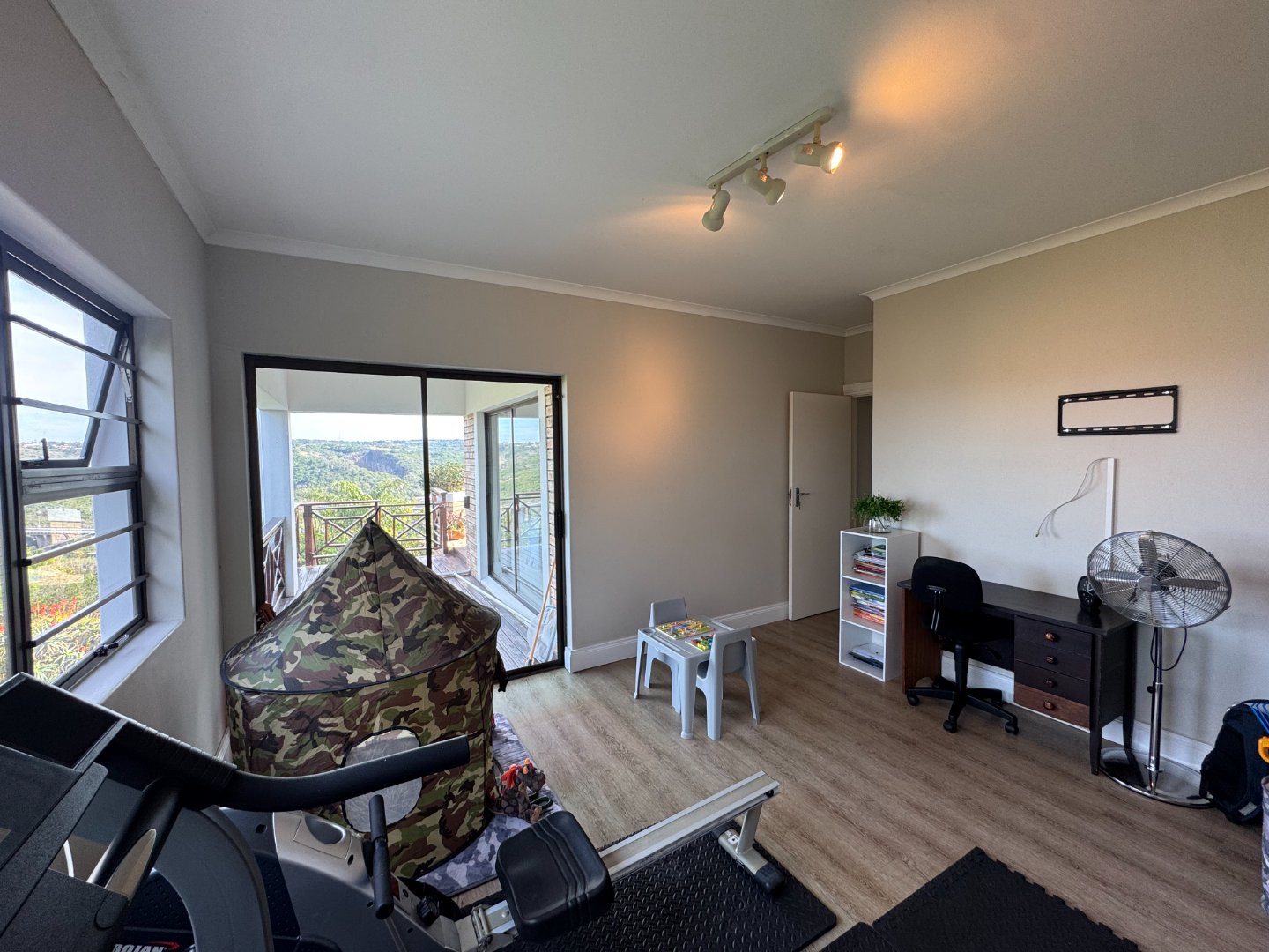 Luxurious Beacon Bay Family Home with Pool
