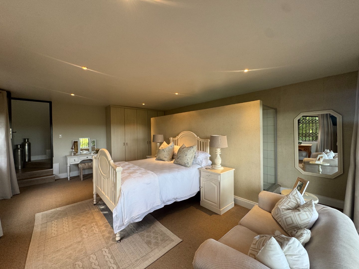Luxurious Beacon Bay Family Home with Pool