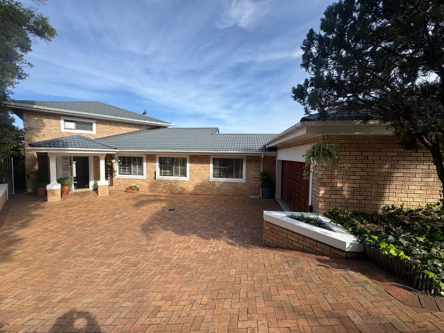 Luxurious Beacon Bay Family Home with Pool