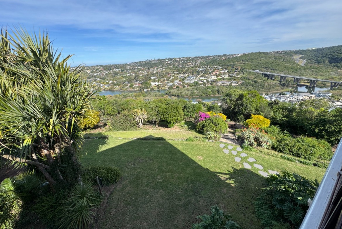 Luxurious Beacon Bay Family Home with Pool