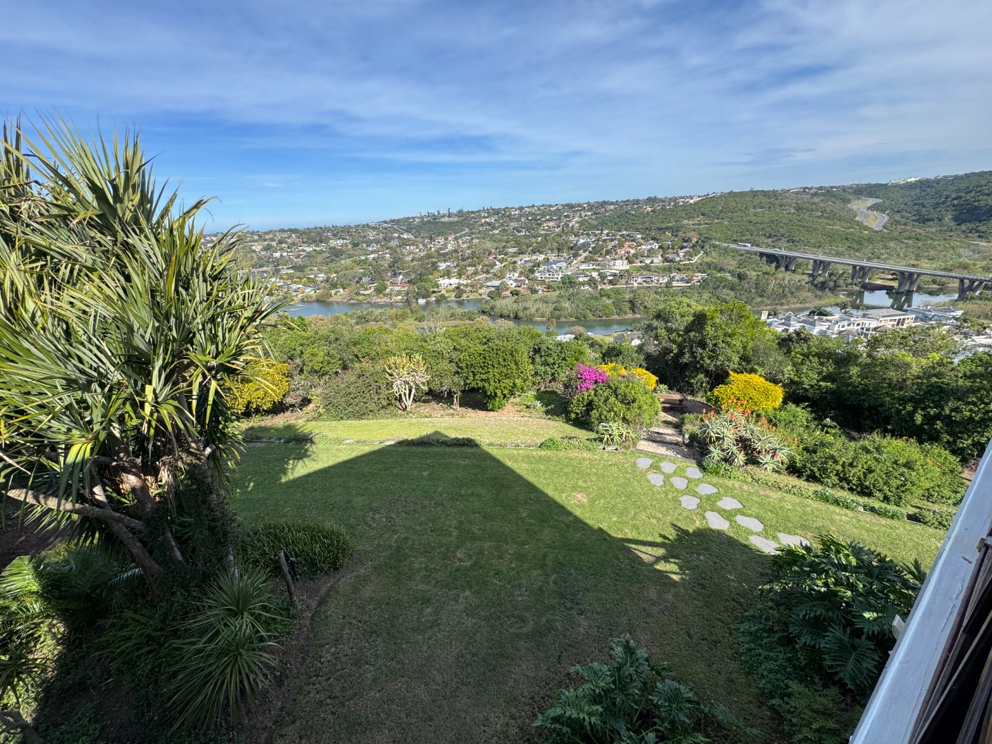 Luxurious Beacon Bay Family Home with Pool