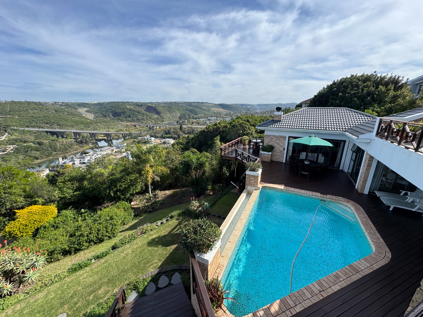 Luxurious Beacon Bay Family Home with Pool