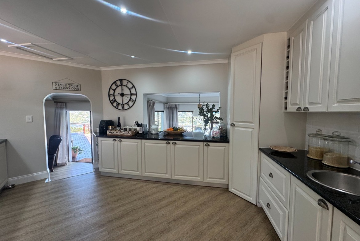 Luxurious Beacon Bay Family Home with Pool